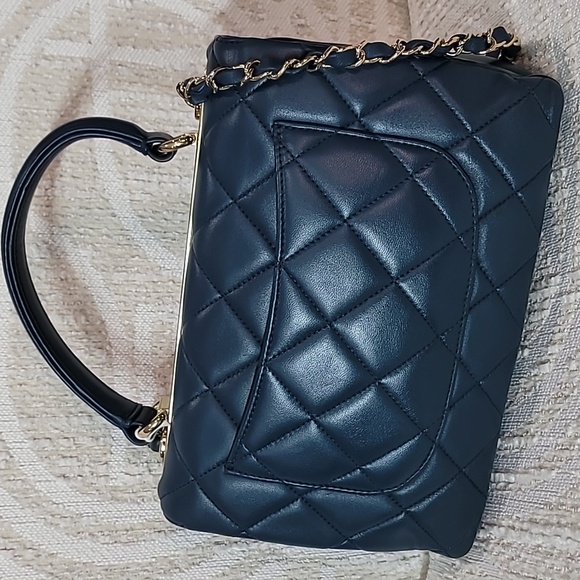 Chanel  Trendy CC Medium  Navy  Quilted Shoulder Bag - Picture 4 of 15
